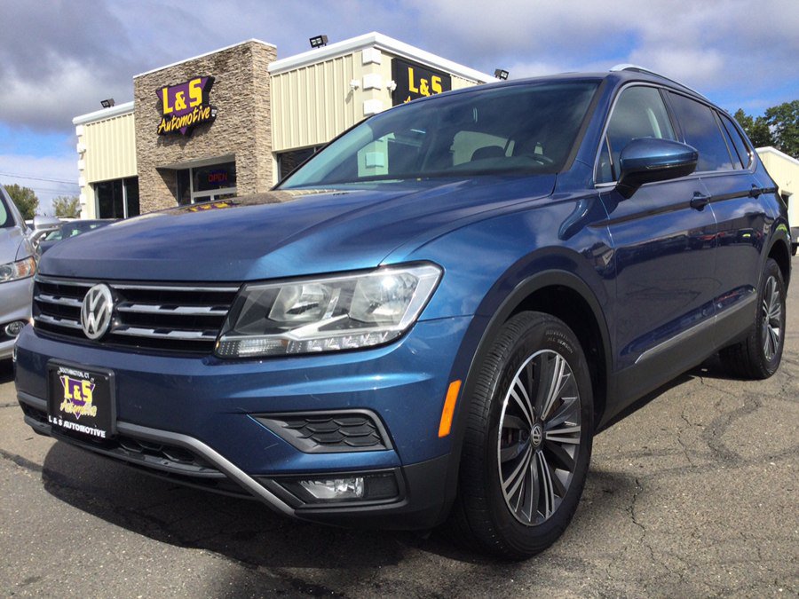 Used 2018 Volkswagen Tiguan SEL AWD/4WD image 2