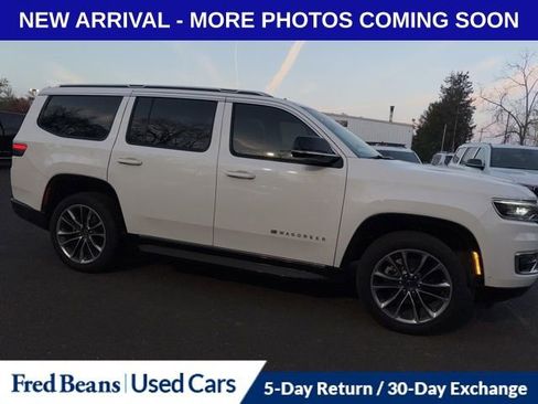 Used 2024 Jeep Wagoneer Series II w/ Premium Group I AWD/4WD image 2