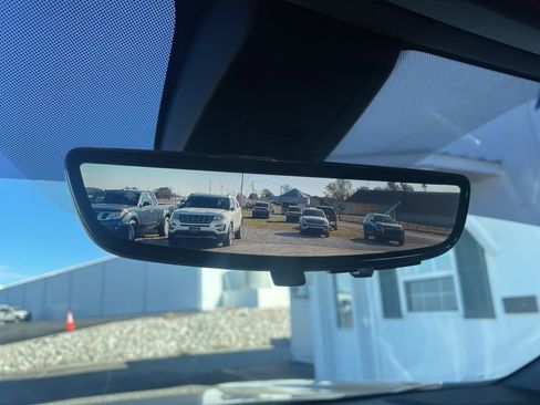 Used 2021 Chevrolet Suburban Premier w/ Premium Package image 26