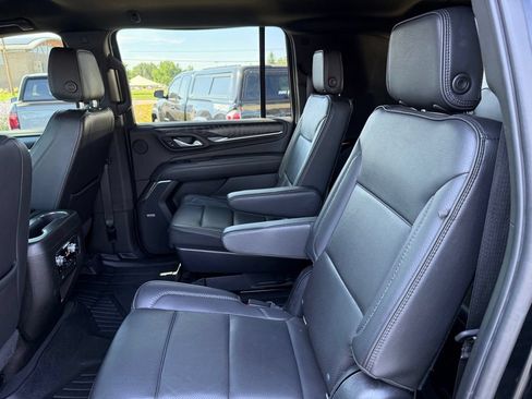 Used 2022 GMC Yukon XL Denali AWD/4WD image 15