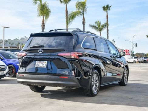 Used 2021 Toyota Sienna XLE w/ XLE Plus Package image 7