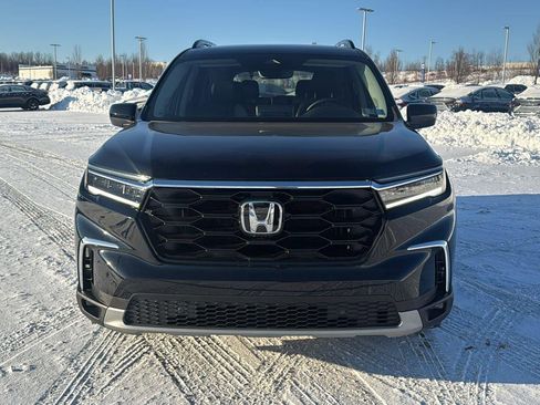 Used 2025 Honda Pilot Touring image 17