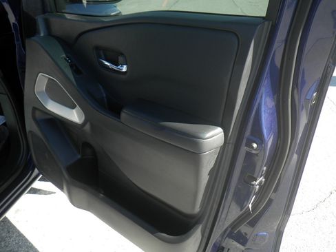 Used 2022 Nissan Frontier SV image 22