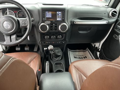Used 2017 Jeep Wrangler Unlimited Sahara w/ Dual Top Group AWD/4WD image 12