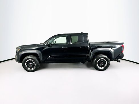 Used 2025 Toyota Tacoma TRD Off-Road image 4