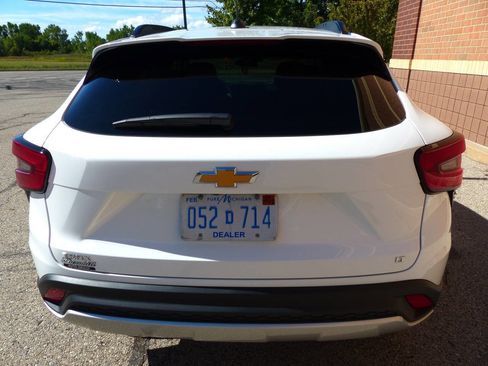 Used 2025 Chevrolet Trax LT image 8