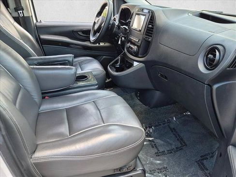 Used 2018 Mercedes-Benz Metris Passenger image 21