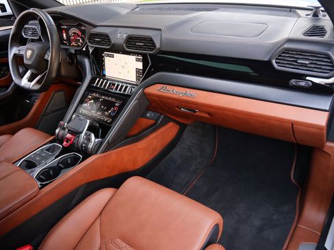 Used 2021 Lamborghini Urus image 24