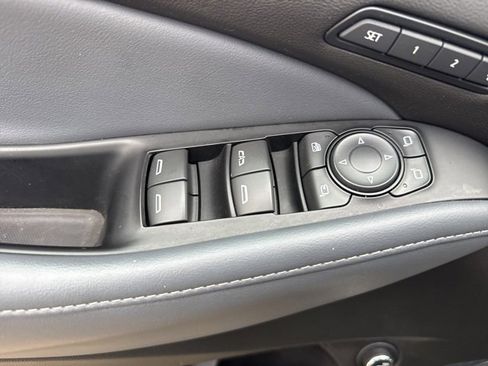 Used 2024 Buick Enclave Premium image 12