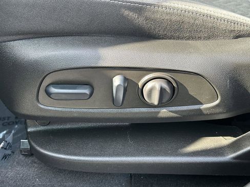 Used 2022 Chevrolet Equinox LS w/ LS Convenience Package image 22