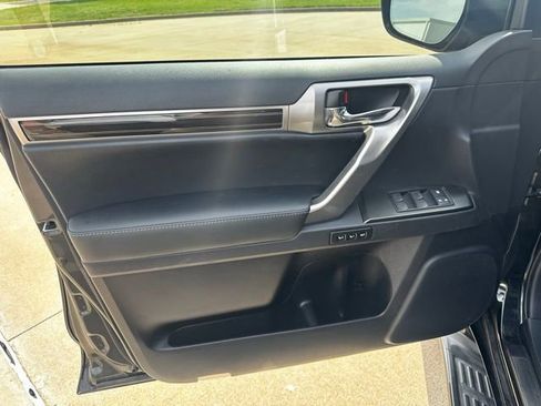 Used 2023 Lexus GX 460 Luxury w/ Accessory Package image 9