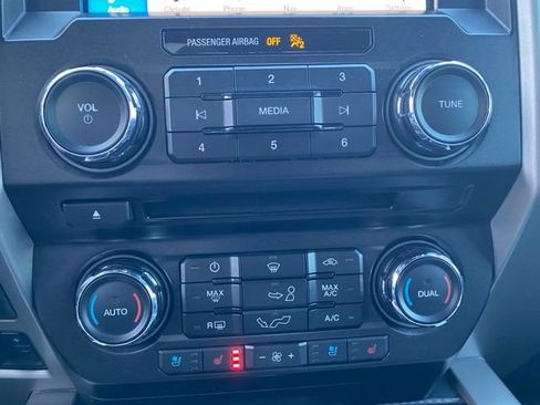 Used 2018 Ford F150 Lariat image 23