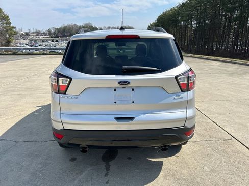 Used 2018 Ford Escape SE w/ SE Sport Appearance Package image 5