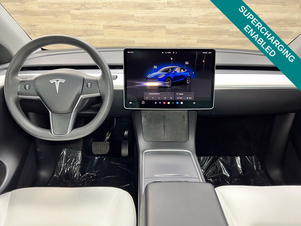 Used 2025 Tesla Model Y Long Range AWD/4WD image 2