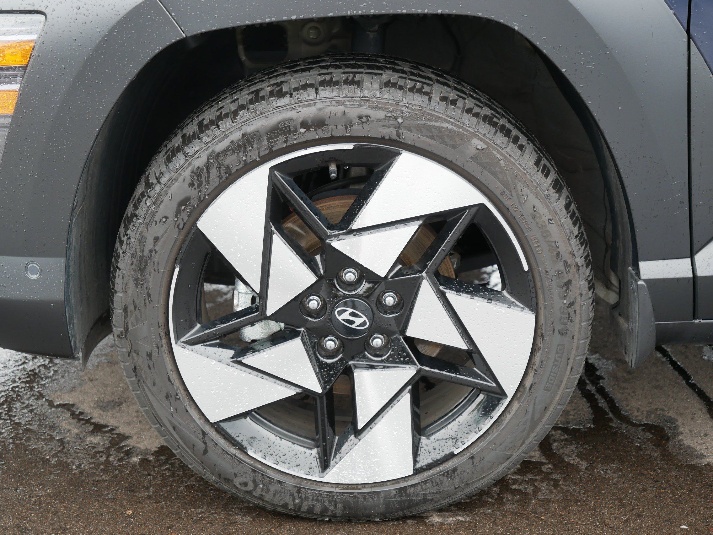 Used 2024 Hyundai Kona Limited AWD/4WD image 9