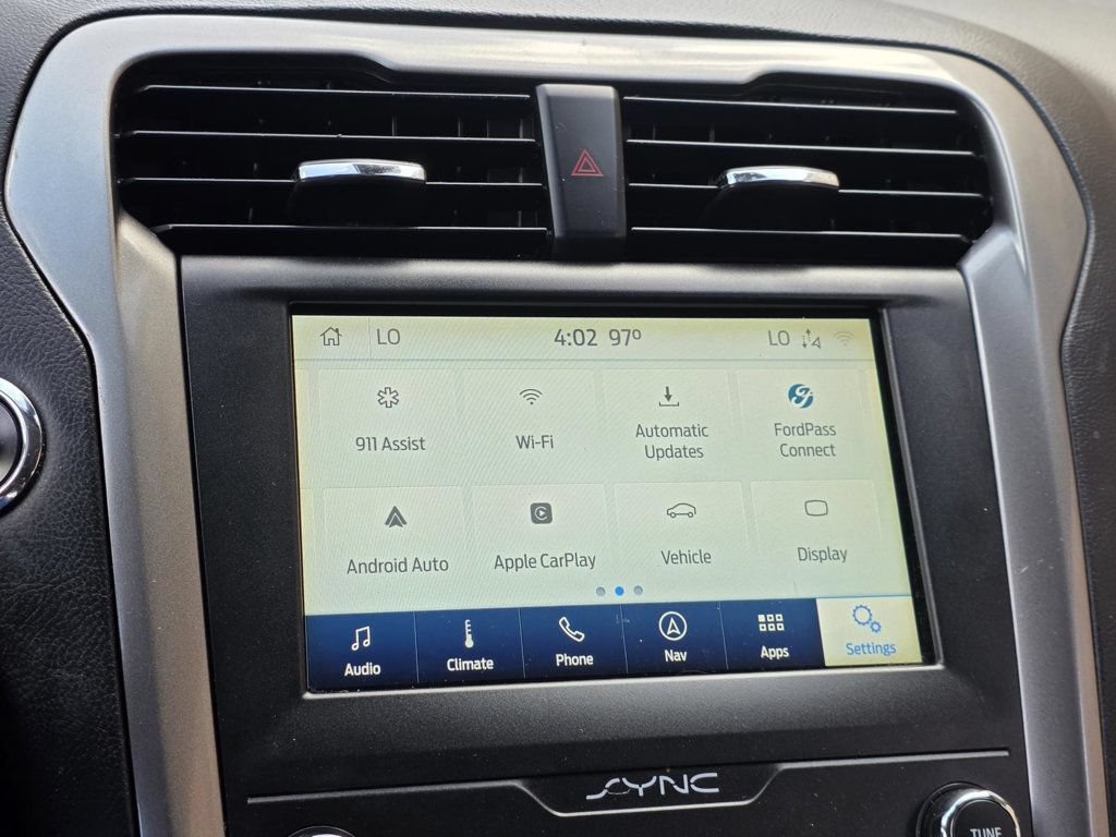 Used 2020 Ford Fusion SE FWD image 17