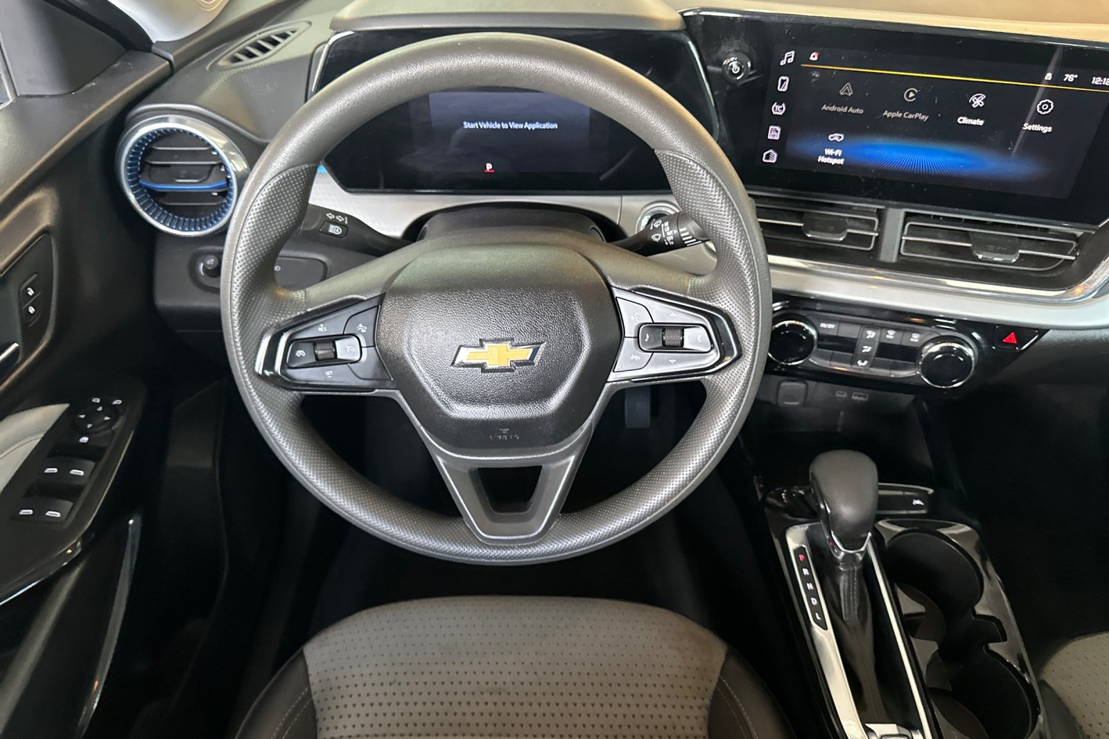Used 2025 Chevrolet Trax LT FWD image 14