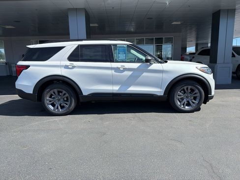 New 2026 Ford Explorer Active w/ Active Comfort Package AWD/4WD image 3