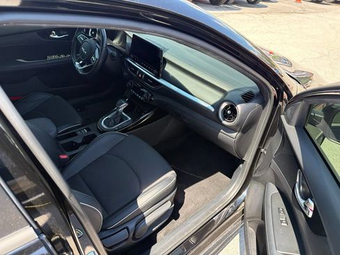Used 2022 Kia Forte GT-Line w/ GT-Line Premium Package FWD image 11