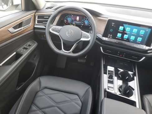 New 2026 Volkswagen Atlas SE FWD image 11
