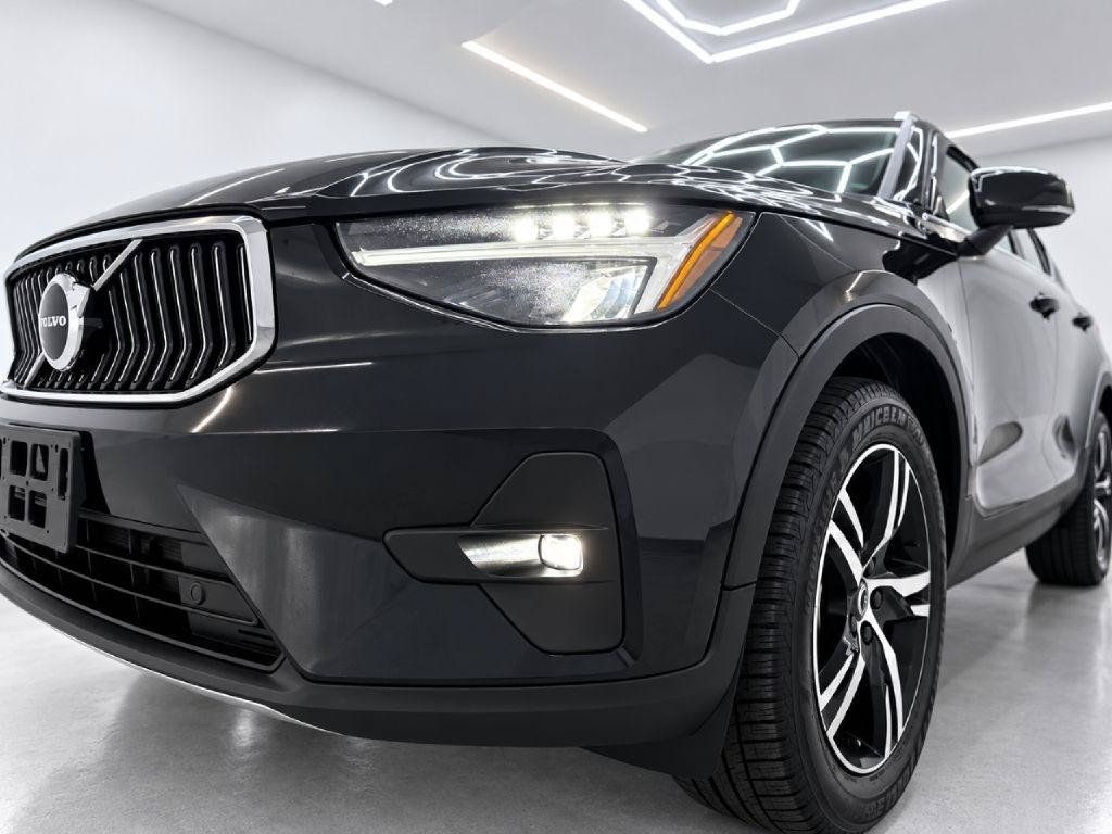 Used 2023 Volvo XC40 B5 Plus AWD/4WD image 37