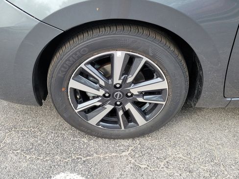 Certified 2025 Nissan Versa SV FWD image 4