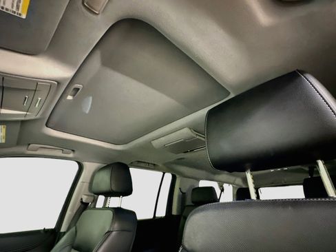 Used 2019 Chevrolet Suburban Premier AWD/4WD image 27
