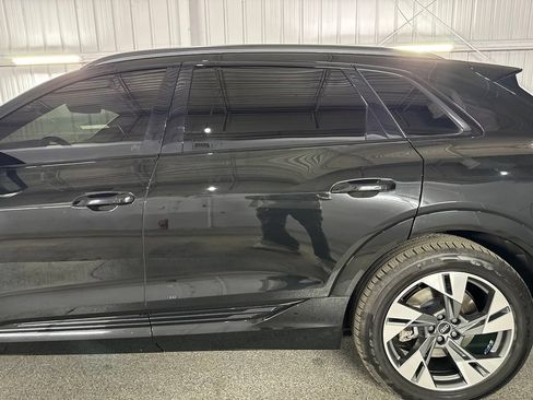 Used 2021 Audi e-tron Premium w/ Convenience Plus Package AWD/4WD image 18