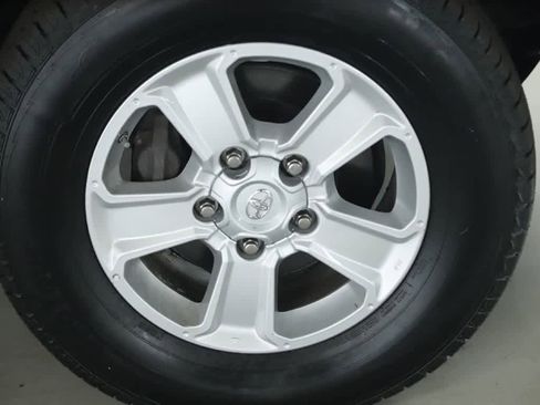 Used 2019 Toyota Tundra SR5 w/ SR5 Upgrade Package AWD/4WD image 10