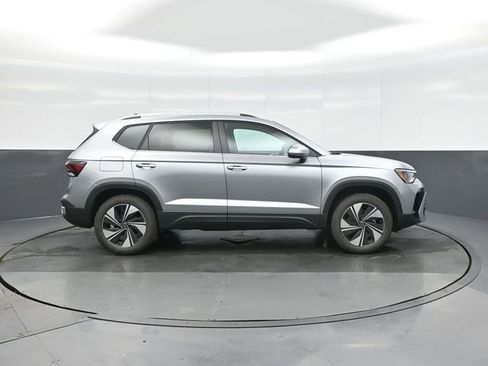 New 2026 Volkswagen Taos SE AWD/4WD image 8