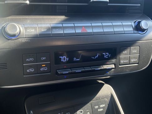 Used 2025 Hyundai Kona Limited image 17