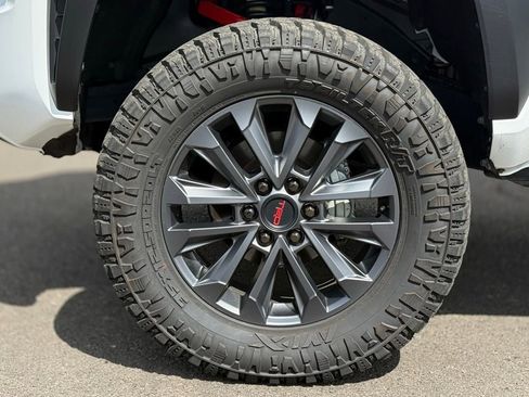 Used 2024 Toyota Tacoma TRD Off-Road image 9