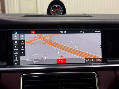 Used 2018 Porsche Panamera image 19