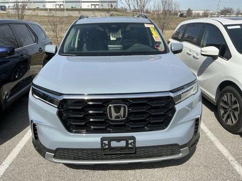 Used 2024 Honda Pilot Touring image 2