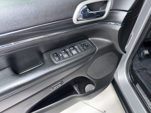 Used 2019 Jeep Grand Cherokee Limited AWD/4WD image 13