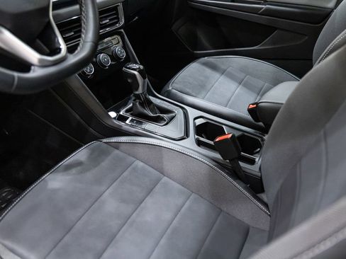 Certified 2023 Volkswagen Taos SE w/ Panoramic Sunroof Package FWD image 17