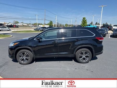 Certified 2019 Toyota Highlander LE image 4