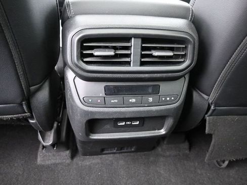 Used 2023 Honda Pilot Touring image 37