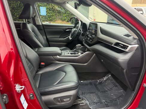 Used 2021 Toyota Highlander XLE image 20