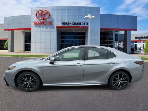 Used 2023 Toyota Camry SE FWD image 8