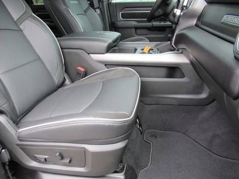 New 2026 RAM 2500 Laramie AWD/4WD image 13