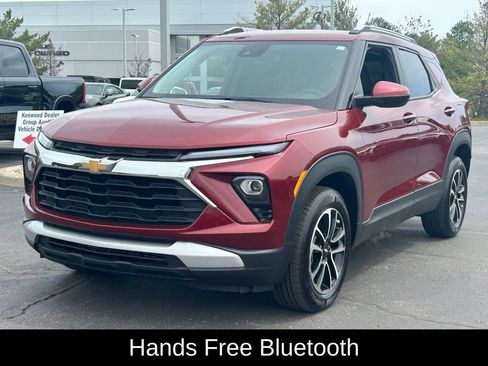 Used 2024 Chevrolet TrailBlazer LT w/ Convenience Package AWD/4WD image 3