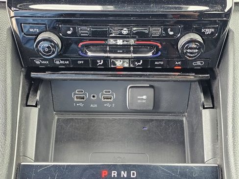 Used 2024 Jeep Grand Cherokee Altitude RWD image 54