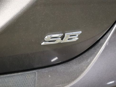 Used 2018 Toyota Camry SE w/ Convenience Package FWD image 41