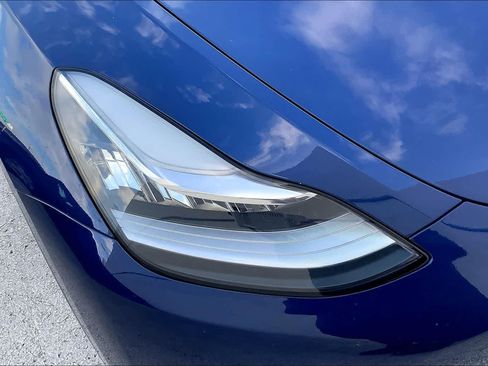 Used 2021 Tesla Model Y Long Range AWD/4WD image 31