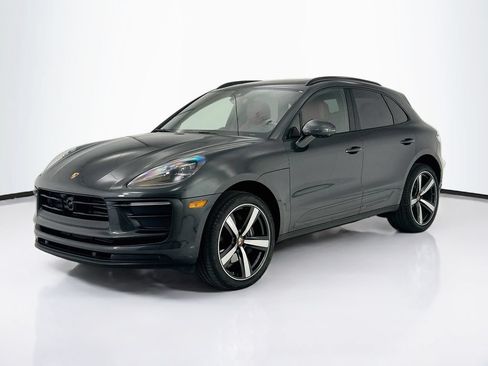 Certified 2025 Porsche Macan AWD/4WD image 1