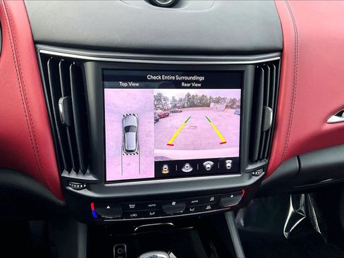 Used 2021 Maserati Levante image 27