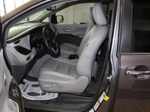 Used 2015 Toyota Sienna XLE Premium AWD/4WD image 19