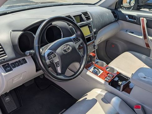 Used 2013 Toyota Highlander Limited AWD/4WD image 2