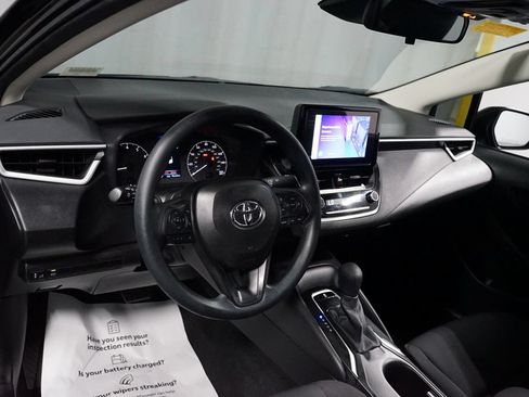 Used 2025 Toyota Corolla LE FWD image 11